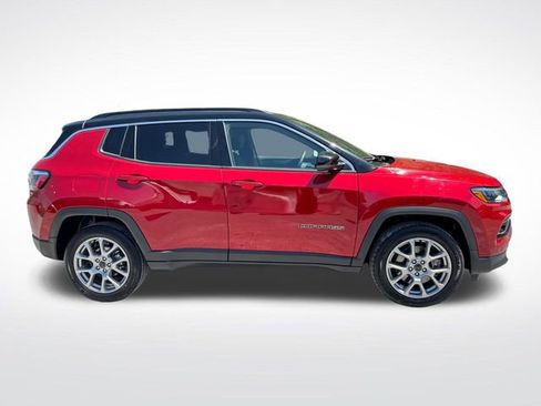 Used 2025 Jeep Compass Limited image 7