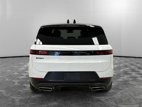 Used 2025 Land Rover Range Rover Sport SE image 4