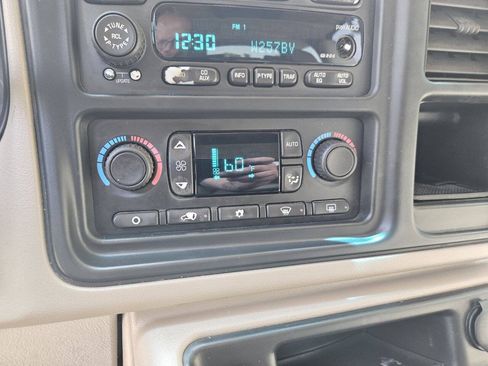Used 2003 Chevrolet Suburban LT w/ LT Preferred Equipment Group RWD image 25
