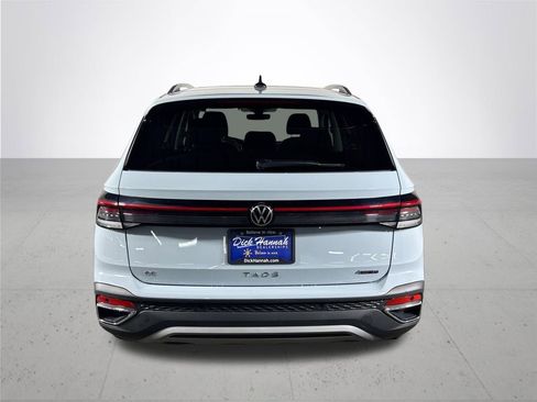 New 2025 Volkswagen Taos SE image 7
