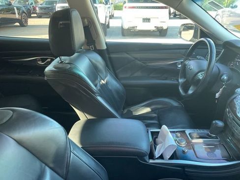 Used 2017 INFINITI Q70 L 3.7 w/ Deluxe Touring Package RWD image 8