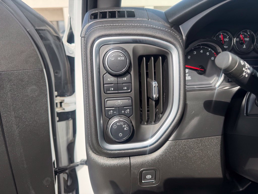 Used 2021 Chevrolet Silverado 1500 LT AWD/4WD image 24
