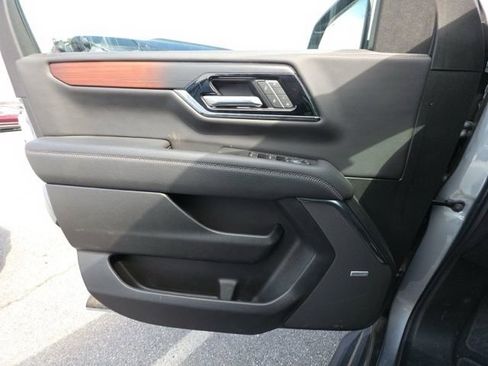 Used 2025 GMC Yukon Denali AWD/4WD image 11
