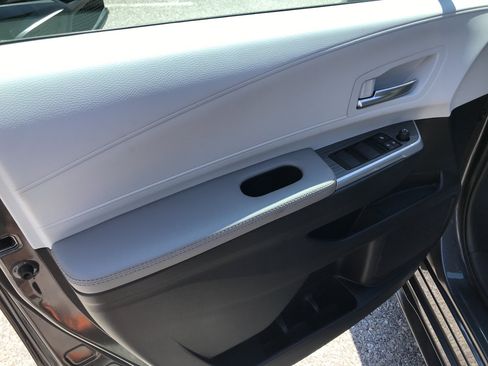 Certified 2025 Toyota Sienna XLE AWD/4WD image 14