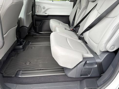 New 2026 Toyota Sienna XLE FWD image 21