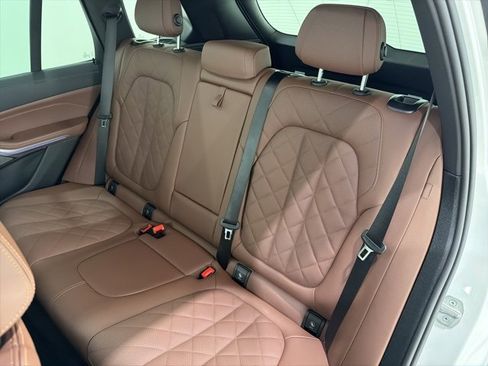 Used 2026 BMW X5 xDrive40i w/ Premium Package image 16