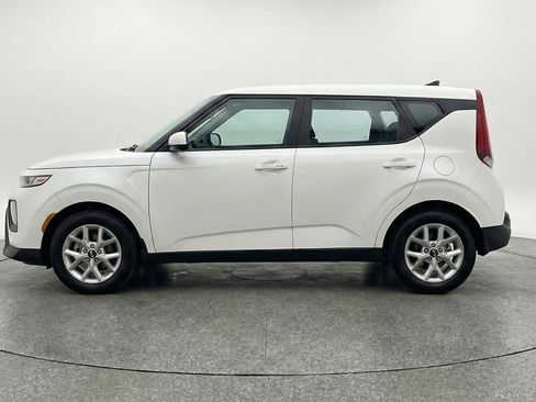 Used 2025 Kia Soul LX w/ LX Technology Package image 5