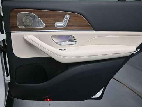 Used 2026 Mercedes-Benz GLS 450 4MATIC image 32