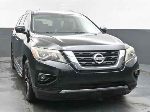 Used 2017 Nissan Pathfinder Platinum w/ Midnight Edition Package FWD image 2