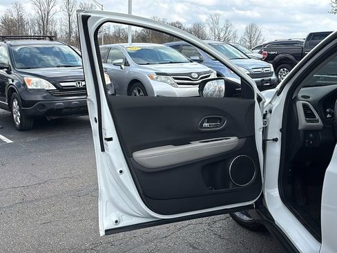 Used 2021 Honda HR-V EX image 11