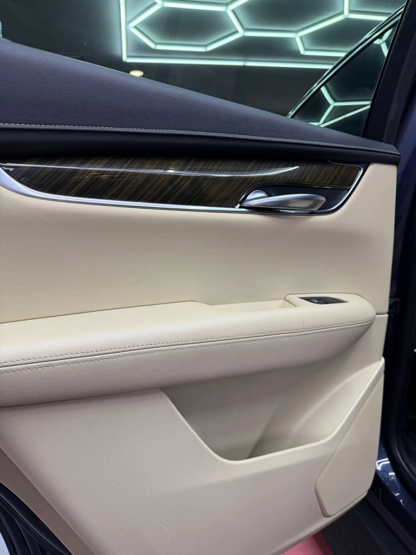 Used 2019 Cadillac XT5 FWD image 24