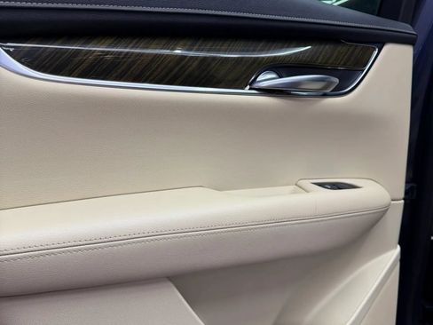 Used 2019 Cadillac XT5 FWD image 24