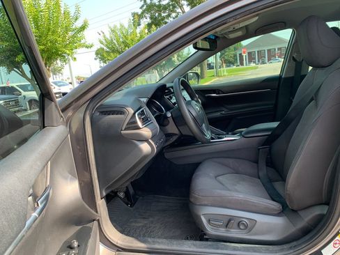 Used 2018 Toyota Camry LE w/ Convenience Package FWD image 21