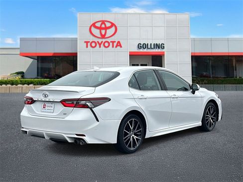 Used 2023 Toyota Camry SE image 5