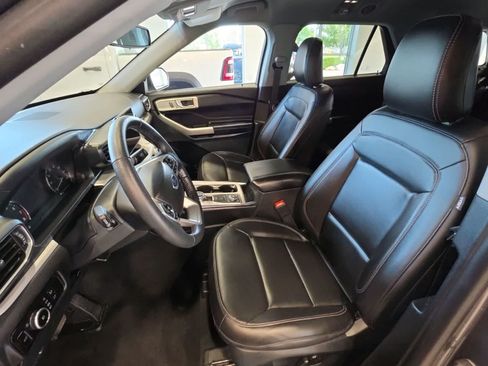 Used 2023 Ford Explorer XLT w/ Equipment Group 202A AWD/4WD image 14