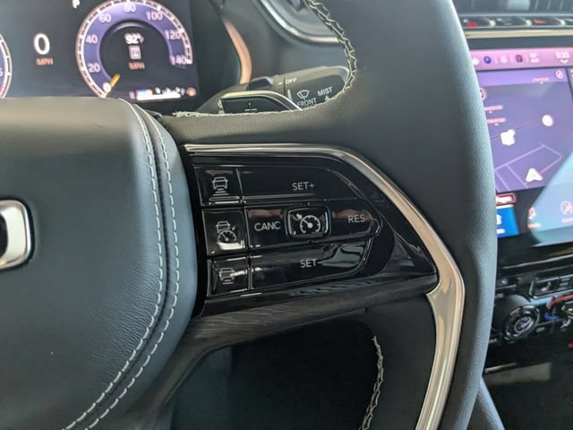 Used 2025 Jeep Grand Cherokee Overland AWD/4WD image 19