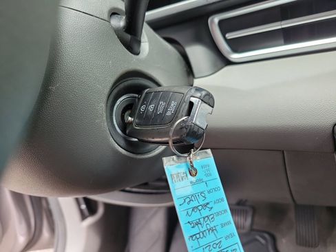 Certified 2021 Hyundai Elantra SE image 30