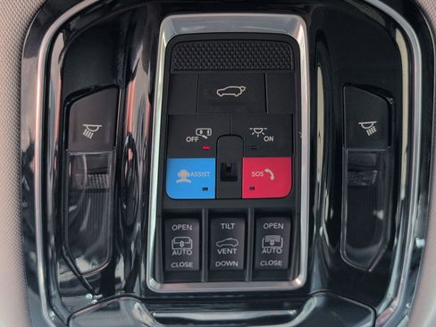 Used 2022 Jeep Grand Cherokee L Overland w/ Luxury Tech Group IV image 17