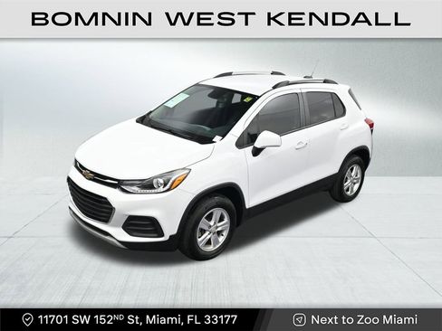 Used 2022 Chevrolet Trax LT w/ LT Convenience Package image 13