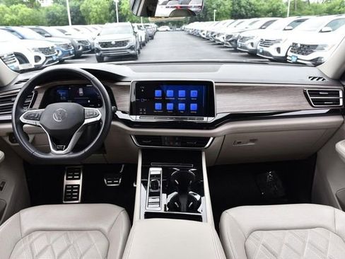 Used 2024 Volkswagen Atlas SEL Premium R-Line AWD/4WD image 7