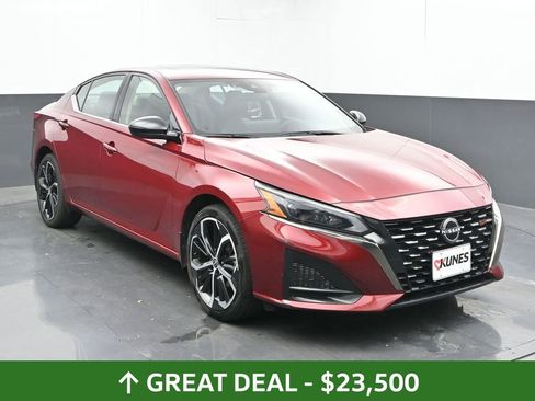 Used 2024 Nissan Altima 2.5 SR w/ SR Premium Package image 4