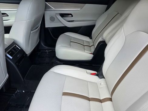Used 2024 MAZDA CX-90 Plug-In Hybrid w/ Premium Plus image 9