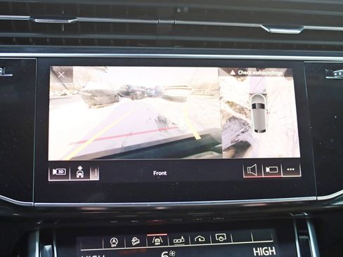 Used 2019 Audi Q8 Premium Plus w/ Premium Plus image 22