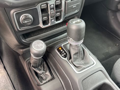 Used 2025 Jeep Wrangler Unlimited Sahara w/ Safety Group AWD/4WD image 32