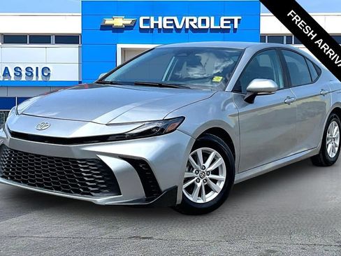 Used 2025 Toyota Camry LE FWD image 2