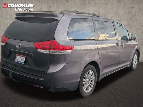 Used 2011 Toyota Sienna XLE FWD image 7