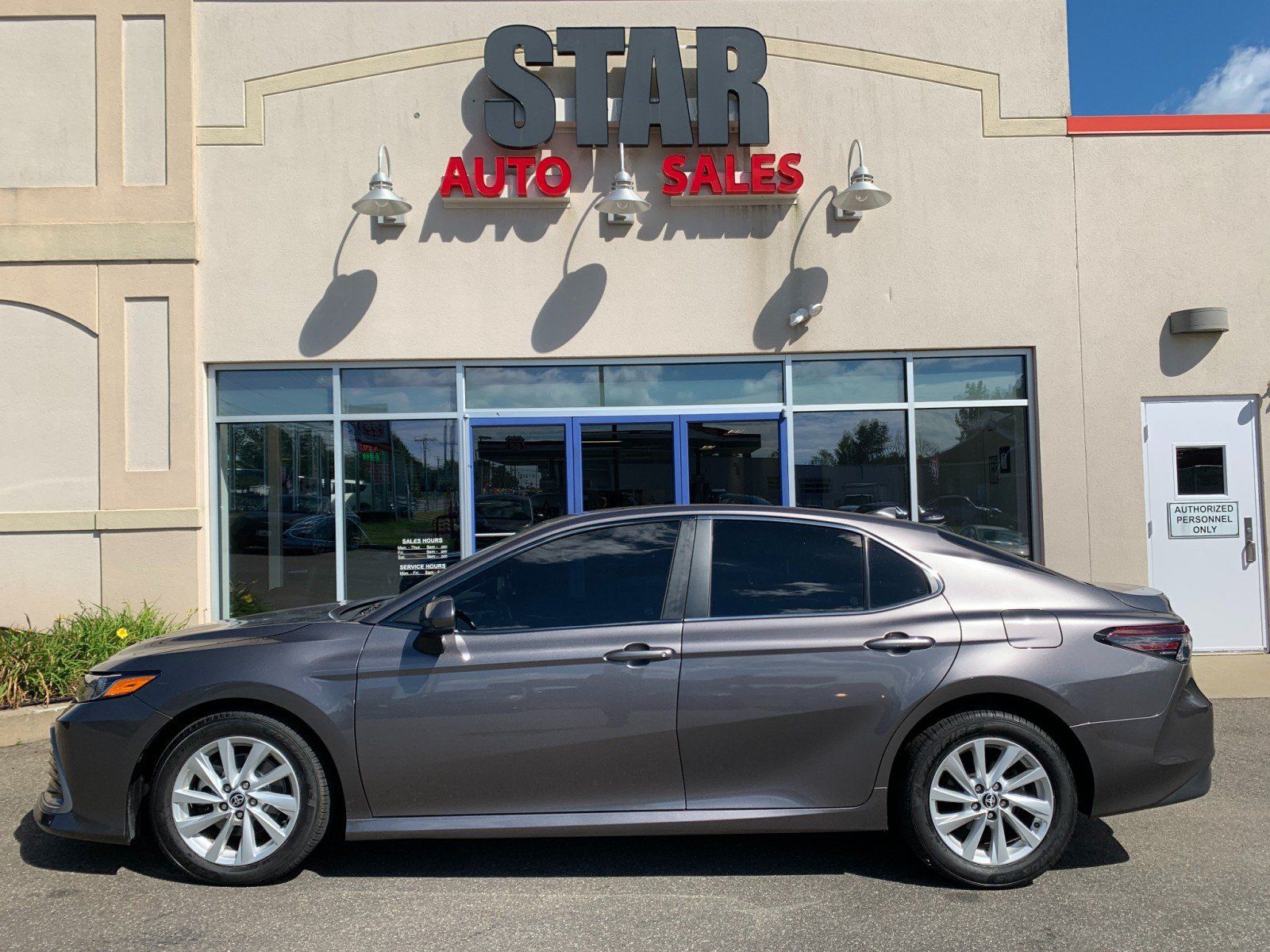 Used 2023 Toyota Camry LE AWD/4WD image 4