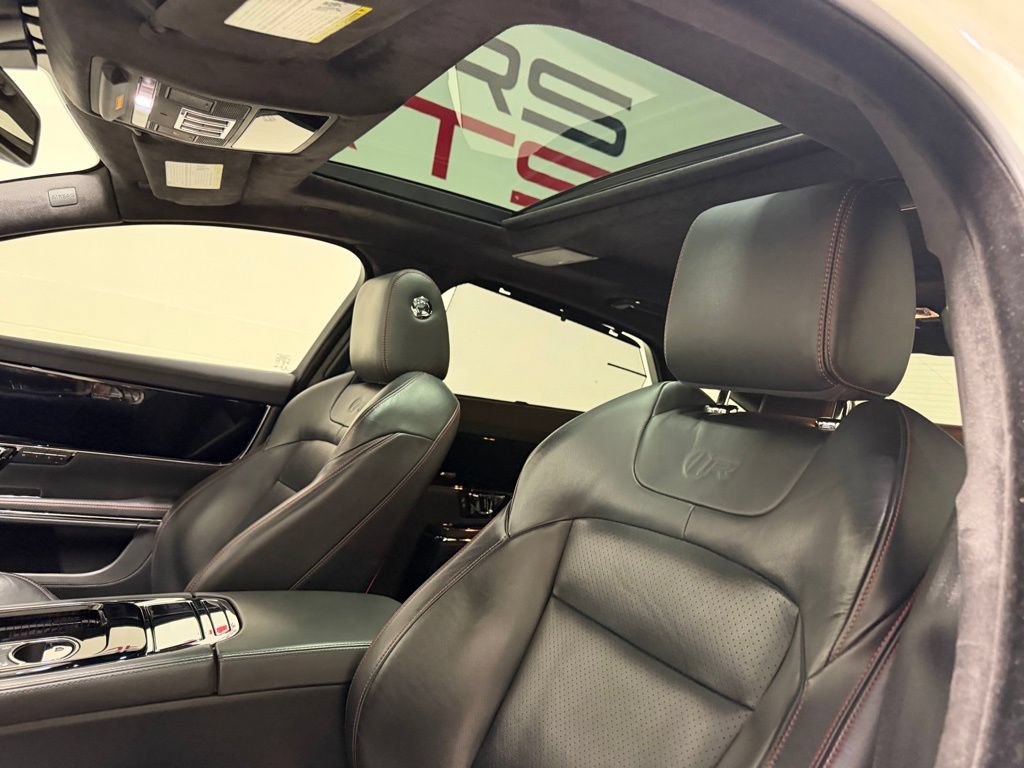 Used 2016 Jaguar XJ RWD image 24