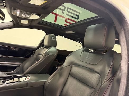 Used 2016 Jaguar XJ RWD image 24