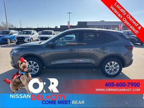 Used 2025 Ford Escape Active AWD/4WD image 2