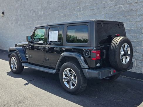 Used 2018 Jeep Wrangler Unlimited Sahara AWD/4WD image 3