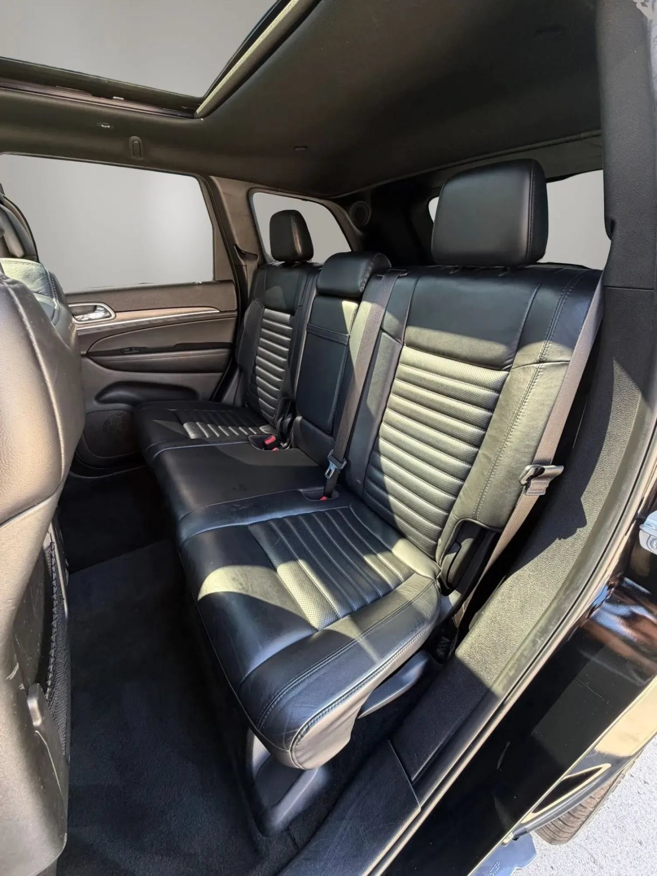 Used 2018 Jeep Grand Cherokee Limited AWD/4WD image 12