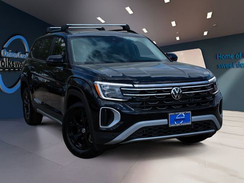 New 2026 Volkswagen Atlas Peak Edition AWD/4WD image 3
