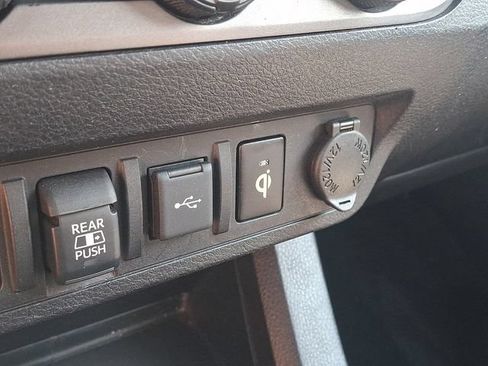Used 2020 Toyota Tacoma TRD Sport w/ Technology Package AWD/4WD image 25