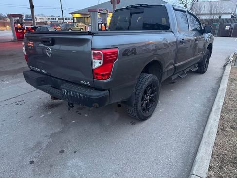 Used 2017 Nissan Titan SV image 4