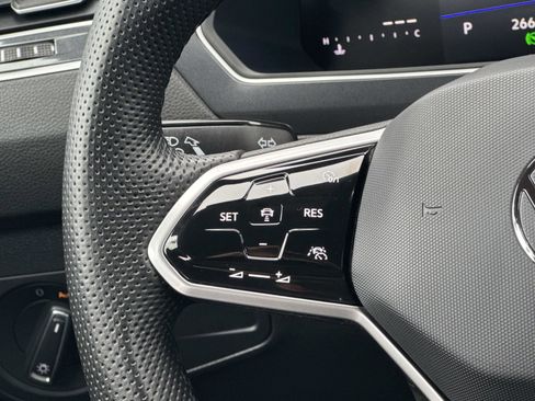 Certified 2024 Volkswagen Tiguan SE R-Line image 11