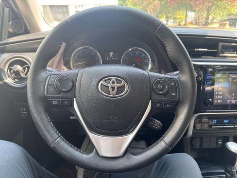 Used 2019 Toyota Corolla SE w/ SE Premium Package FWD image 18