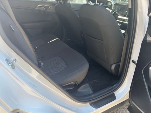 Used 2025 Kia Sportage LX AWD/4WD image 38