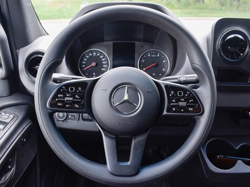 Used 2024 Mercedes-Benz Sprinter 2500 image 18
