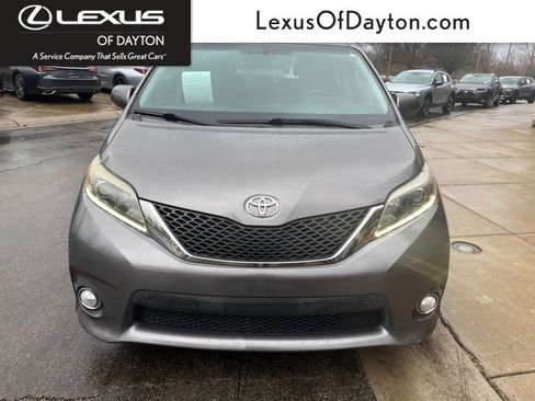 Used 2016 Toyota Sienna L image 9