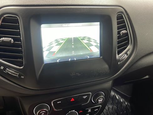 Used 2020 Jeep Compass Latitude AWD/4WD image 9