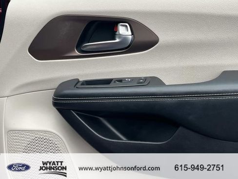 Used 2022 Chrysler Voyager LX FWD image 24