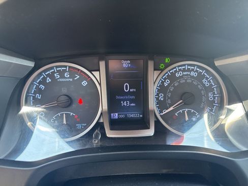 Used 2017 Toyota Tacoma SR5 w/ Tow Package AWD/4WD image 27