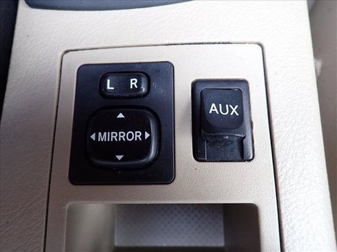 Used 2010 Toyota RAV4 Limited AWD/4WD image 18