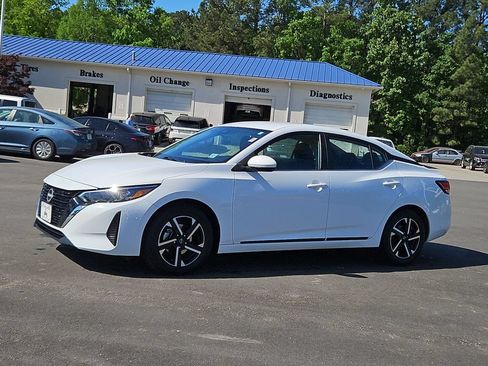 Used 2024 Nissan Sentra SV FWD image 3