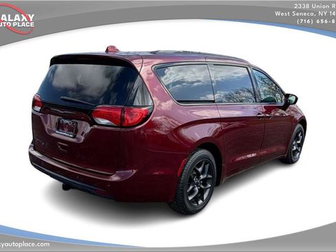Used 2019 Chrysler Pacifica Touring-L w/ S Appearance Package FWD image 5